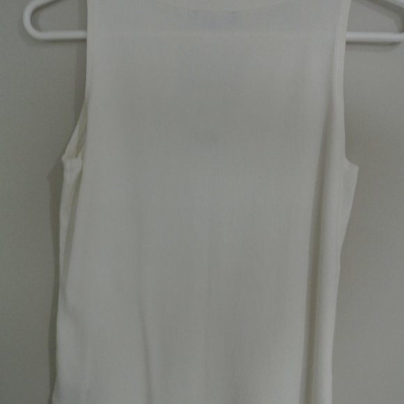 White sleeveless top - Picture 4 of 4